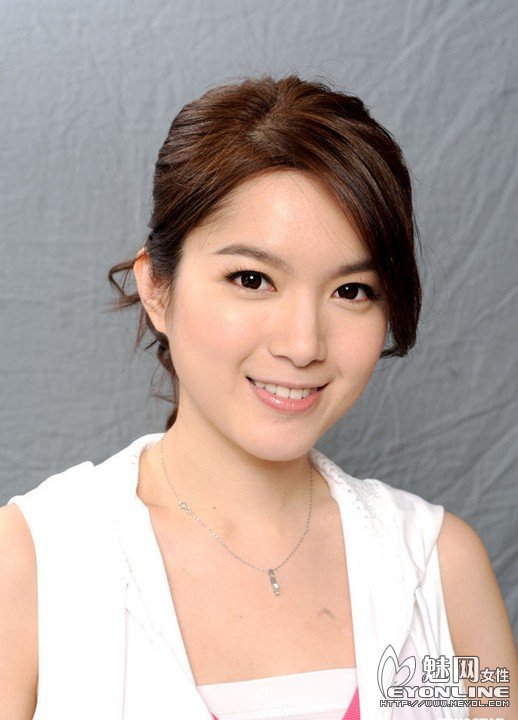 苟芸慧车震风波再起 转搭已婚老板车内激情调情