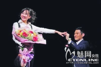 传严宽杜若溪被指作秀 一年两次求婚太高调