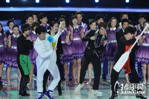 吴克群演绎中国版《江南style》爆红 或将登上春晚舞台